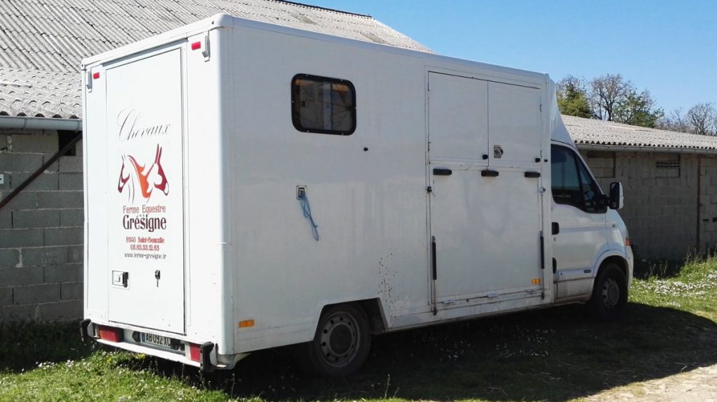 Camion à chevaux 2 places